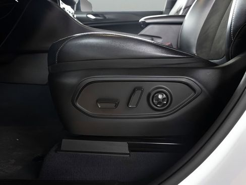 Used 2023 Jeep Grand Cherokee L Laredo AWD/4WD image 43