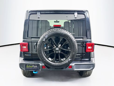 Used 2023 Jeep Wrangler Unlimited Sahara AWD/4WD image 7