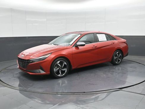 Used 2022 Hyundai Elantra Limited image 7