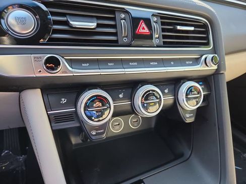Used 2023 Genesis G70 2.0T RWD image 19