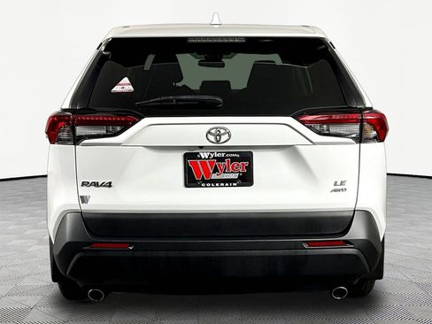 Used 2023 Toyota RAV4 LE AWD/4WD image 5