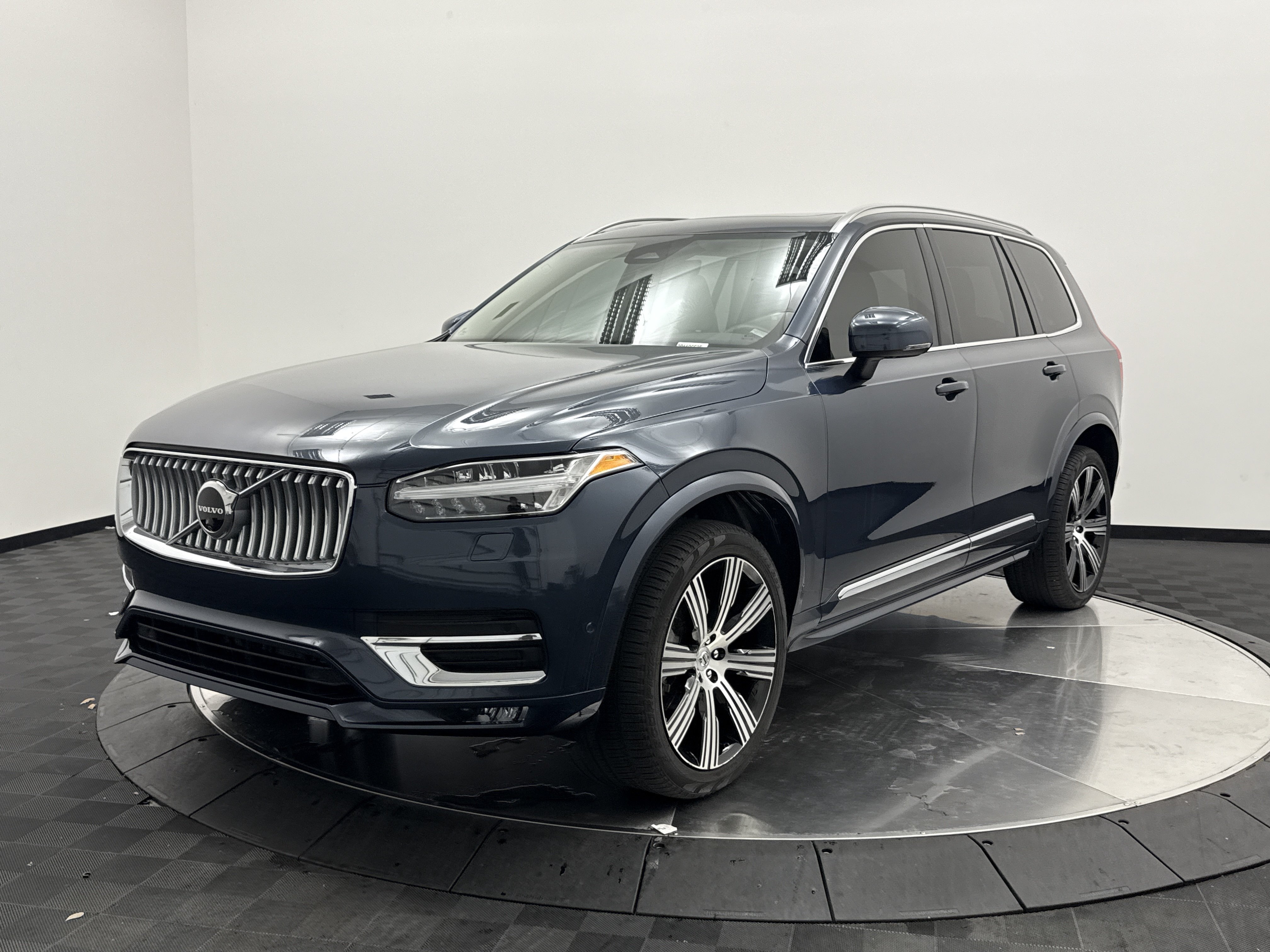 Certified 2024 Volvo XC90 B6 Plus w/ Protection Package Premier AWD/4WD image 3