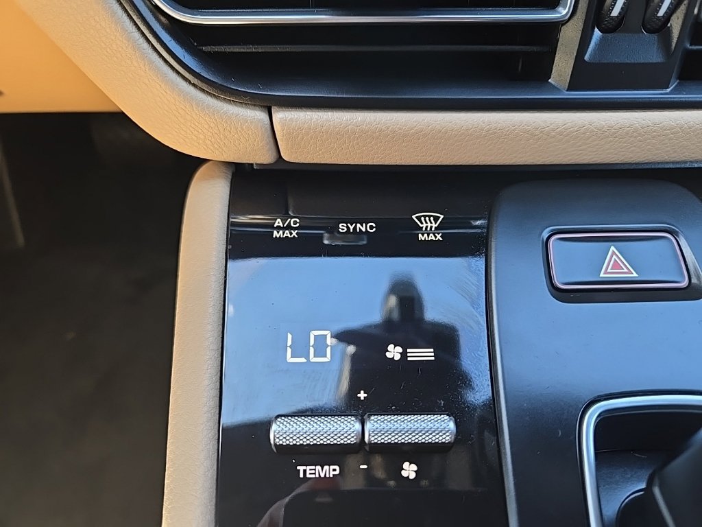 Used 2023 Porsche Macan AWD/4WD image 27