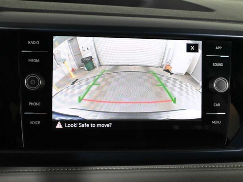 Certified 2024 Volkswagen Taos SE FWD image 3