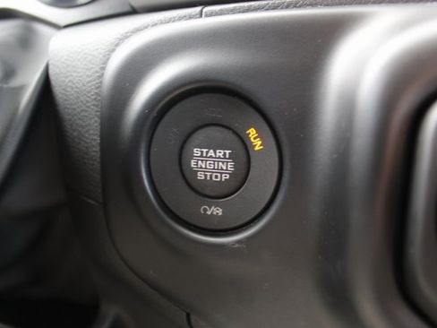 Used 2022 Jeep Gladiator Sport image 16