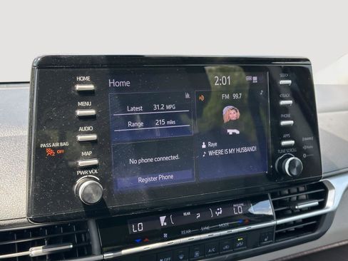 Used 2024 Toyota Sienna XLE FWD image 12