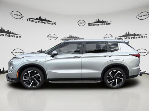 Used 2024 Mitsubishi Outlander SE AWD/4WD image 2