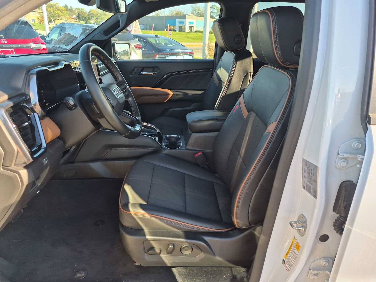 Used 2023 GMC Canyon AT4 AWD/4WD image 15