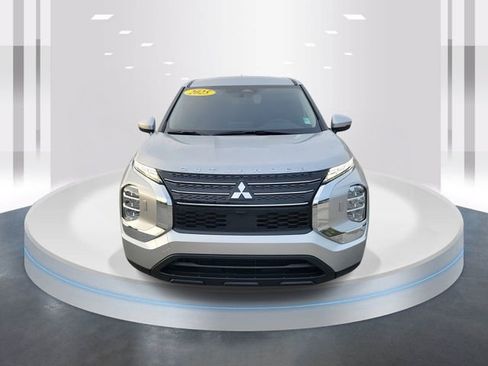 Used 2025 Mitsubishi Outlander ES image 2