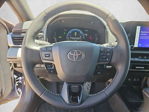Used 2025 Toyota Camry SE w/ Convenience Package FWD image 12