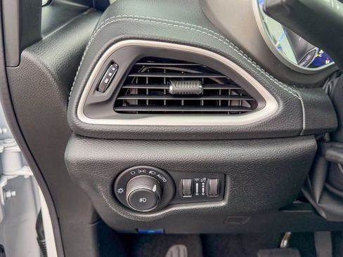 New 2026 Chrysler Pacifica Select image 18