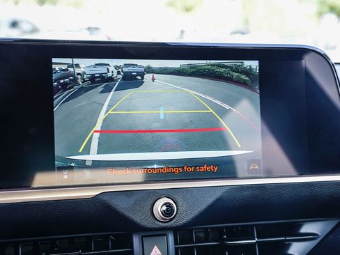 Certified 2023 Toyota Crown XLE image 28