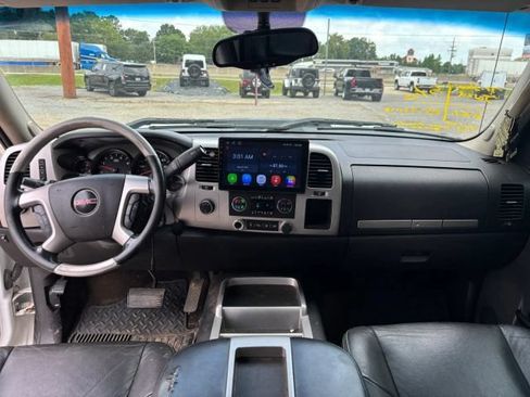 Used 2011 GMC Sierra 2500 SLE w/ SLE Preferred Package AWD/4WD image 22