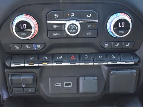 Used 2022 GMC Sierra 2500 AT4 w/ AT4 Preferred Package AWD/4WD image 28