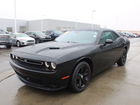 Used 2018 Dodge Challenger SXT image 3