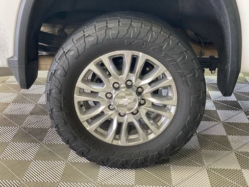 Used 2020 Chevrolet Silverado 2500 High Country w/ Z71 Off-Road Package AWD/4WD image 18