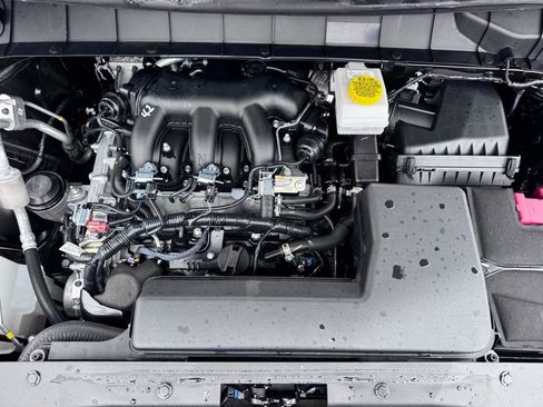 Used 2025 Nissan Pathfinder S image 33