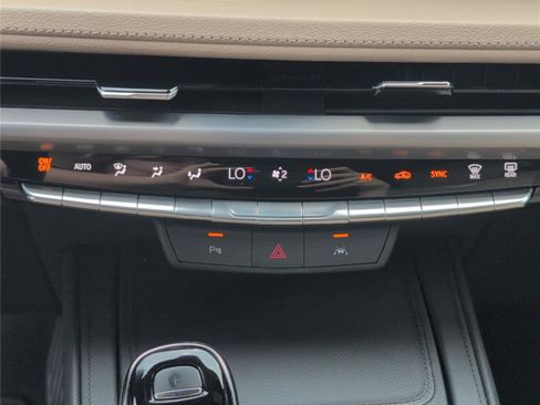 Used 2025 Cadillac XT4 Premium Luxury FWD image 24