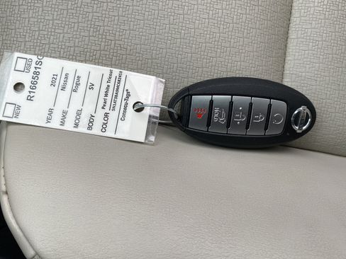 Used 2021 Nissan Rogue SV w/ Premium Package FWD image 21