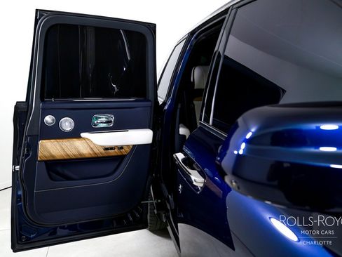 Used 2025 Rolls-Royce Cullinan AWD/4WD image 31