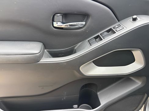 Used 2023 Nissan Frontier SV w/ SV Convenience Package image 32