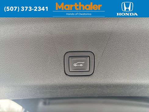 Used 2025 GMC Yukon XL Denali image 17