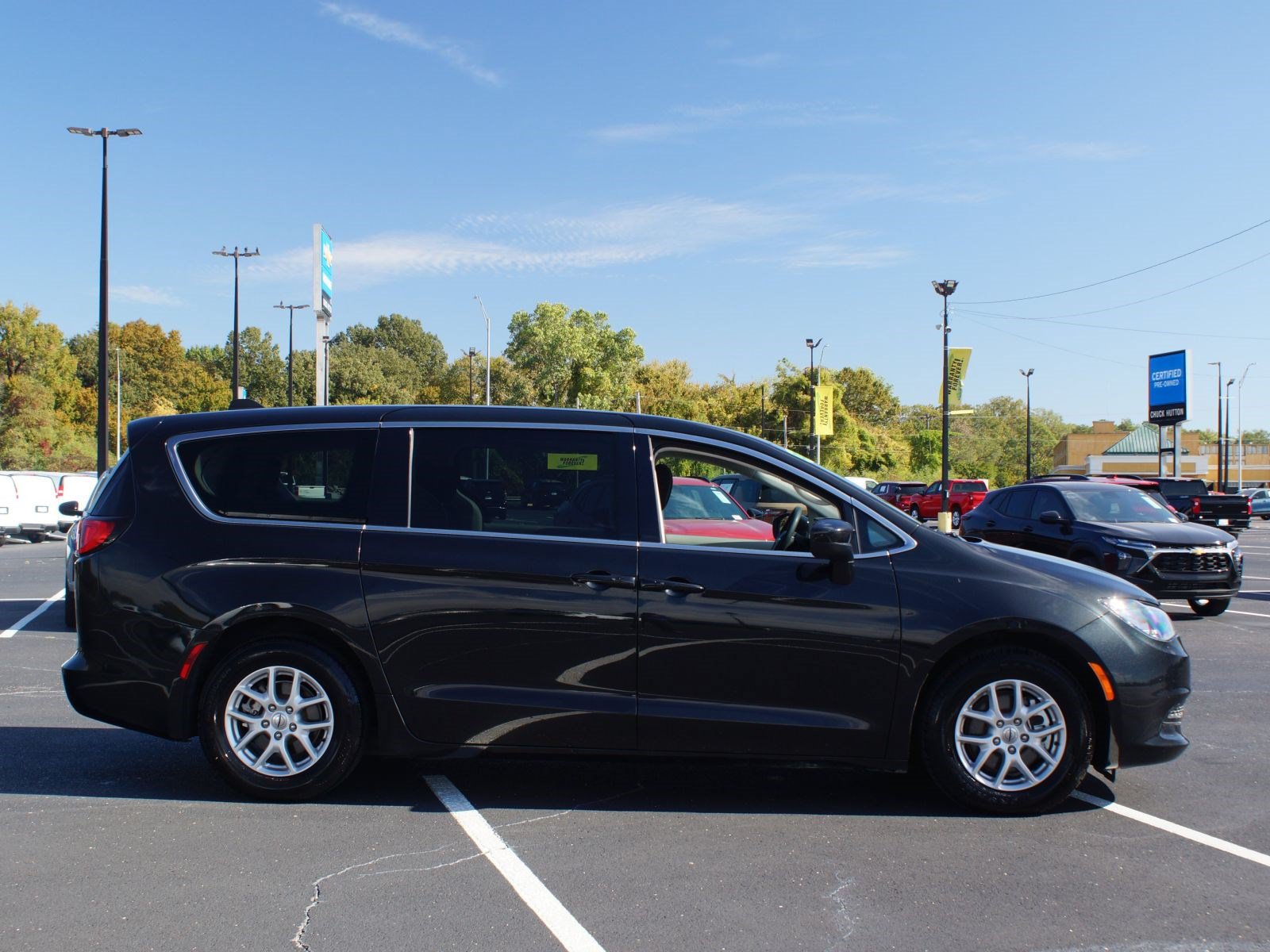 Used 2023 Chrysler Voyager LX FWD image 19