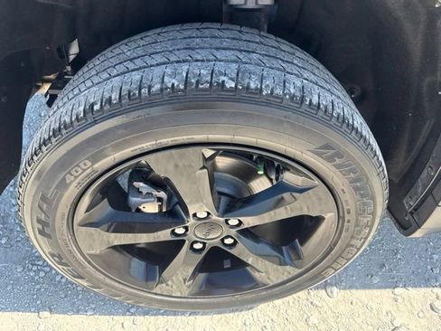 Used 2023 Jeep Grand Cherokee Altitude AWD/4WD image 31