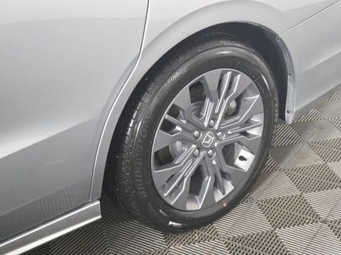 New 2026 Honda Odyssey Touring image 10