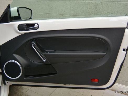 Used 2012 Volkswagen Beetle 2.5 image 8