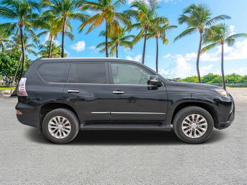 Used 2018 Lexus GX 460 image 2