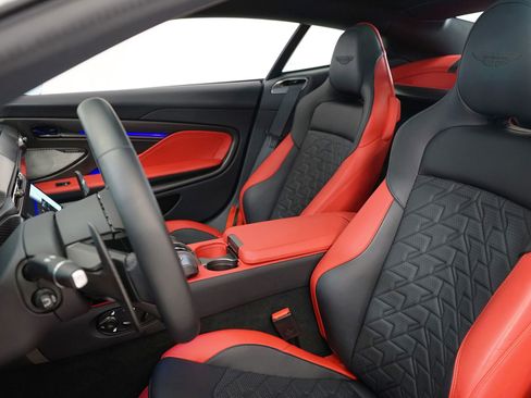 Used 2025 Aston Martin Vanquish image 23