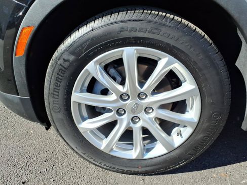 Certified 2023 Cadillac XT4 Luxury w/ Cold Weather Package AWD/4WD image 9