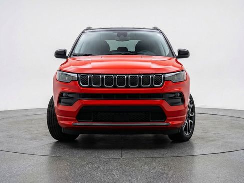 Used 2025 Jeep Compass Limited image 2