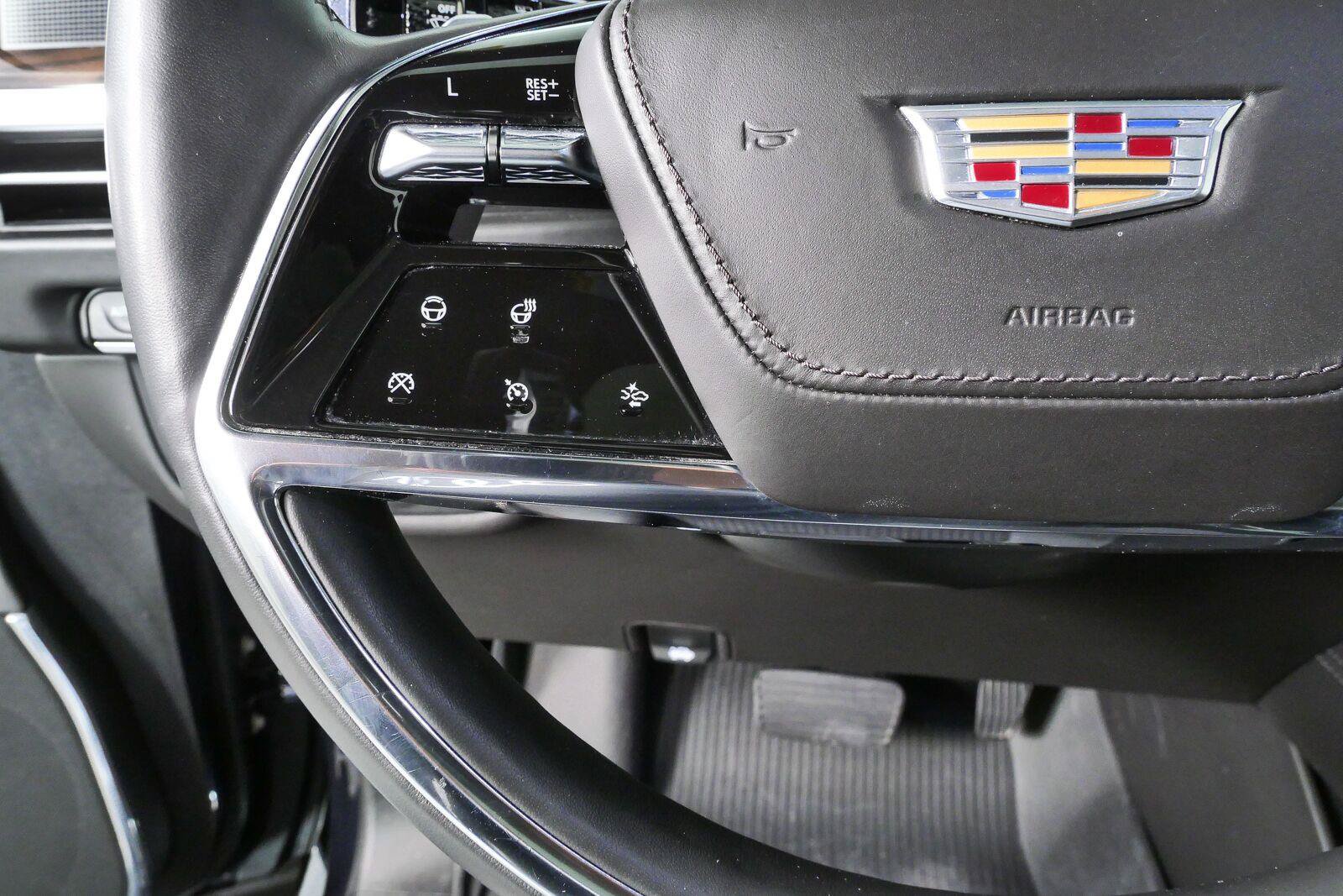 Used 2025 Cadillac Escalade ESV Sport Platinum w/ LPO, ONYX Package AWD/4WD image 9