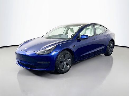 Used 2021 Tesla Model 3 Standard Range Plus image 4