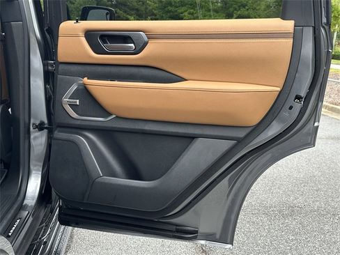 New 2025 Nissan Armada Platinum Reserve image 17