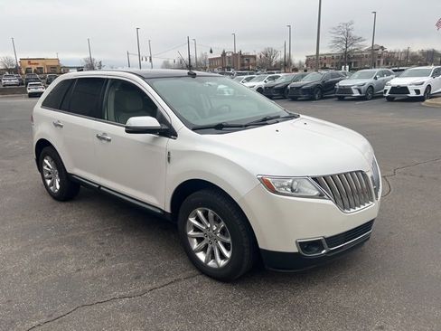 Used 2012 Lincoln MKX FWD image 1