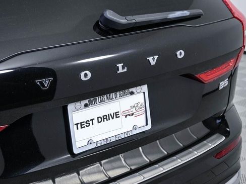 Certified 2023 Volvo XC60 B5 Ultimate w/ Climate Package FWD image 39