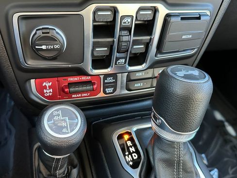 New 2025 Jeep Wrangler Unlimited Rubicon w/ Technology Group AWD/4WD image 24