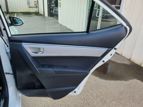 Used 2015 Toyota Corolla LE FWD image 16