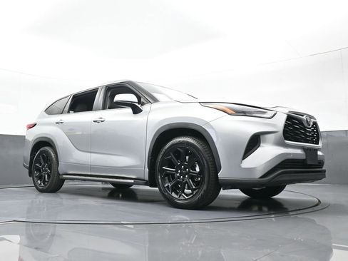 Used 2022 Toyota Highlander L image 63