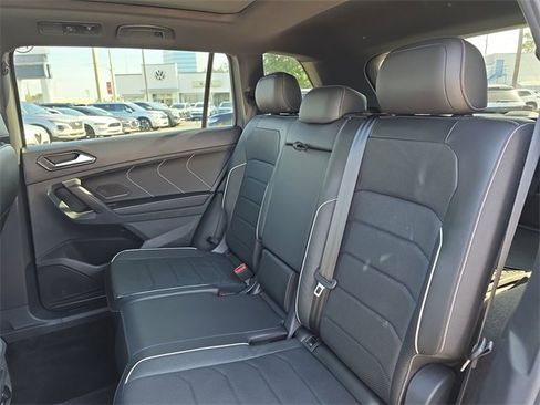 Certified 2024 Volkswagen Tiguan SEL R-Line image 17