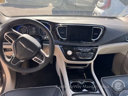 Used 2023 Chrysler Pacifica Limited FWD image 10
