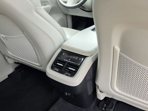 Used 2020 Volvo XC90 T6 Momentum AWD/4WD image 28