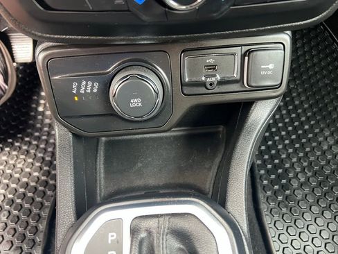 Used 2019 Jeep Renegade Latitude w/ Cold Weather Group image 33