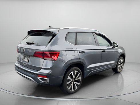 Used 2024 Volkswagen Taos SE FWD image 6