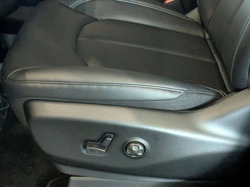 New 2026 Chrysler Pacifica Select image 4