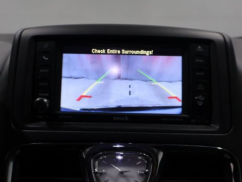 Used 2013 Chrysler Town & Country Touring image 25