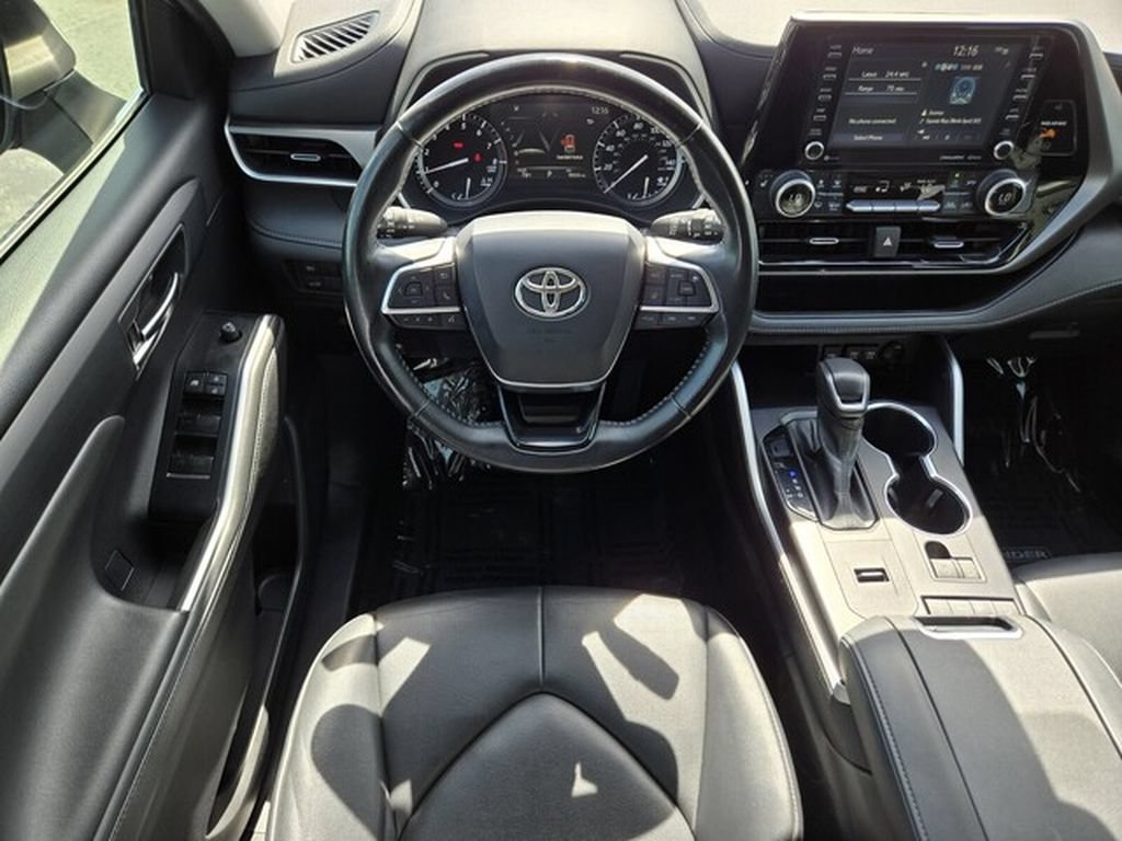 Used 2021 Toyota Highlander XLE FWD image 15